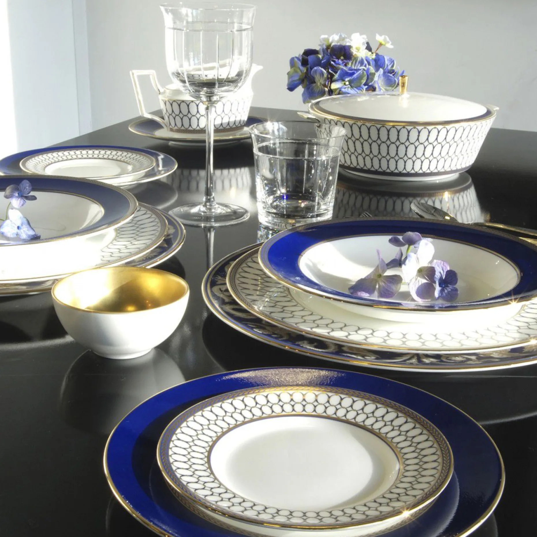 Renaissance Gold Sausekanne